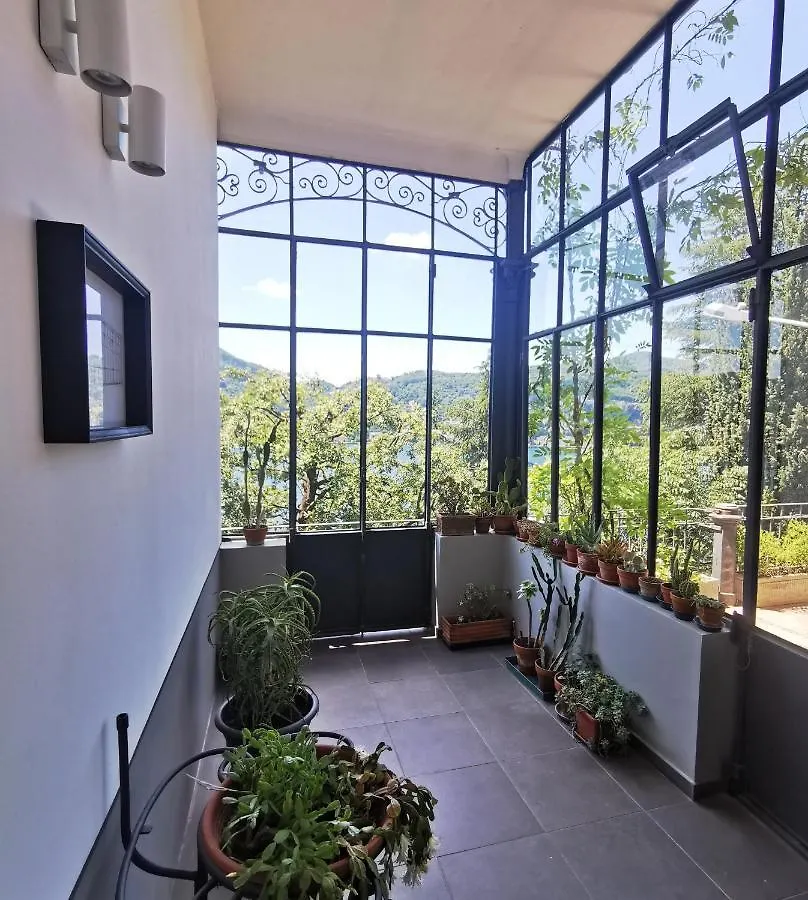 Veranda Lake View Como 0*,  Italia