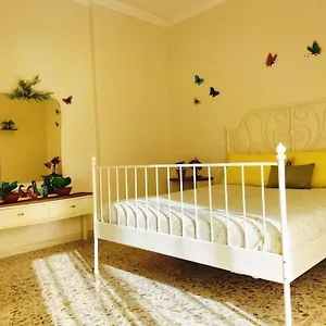 Polly House , Aeroporto di Catania Fontana Rossa Italia